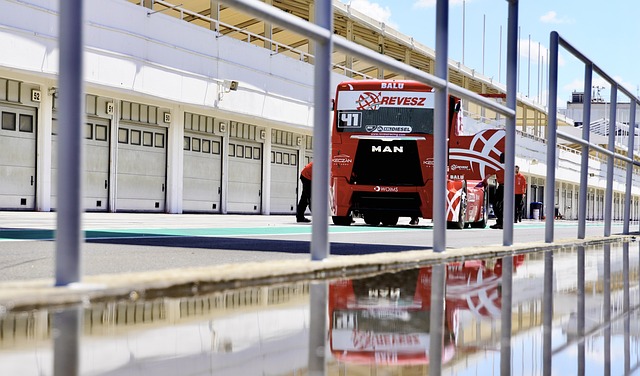 一边是波涛 一边是波涛